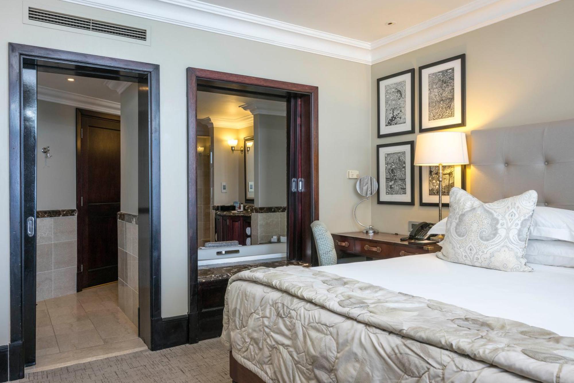 Beverly Hills Дурбан Экстерьер фото A bedroom at the hotel