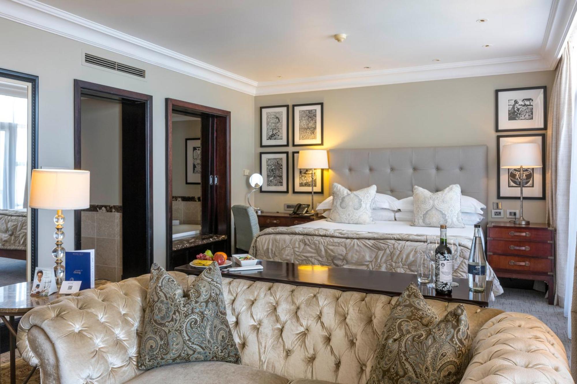 Beverly Hills Дурбан Экстерьер фото A suite at the hotel