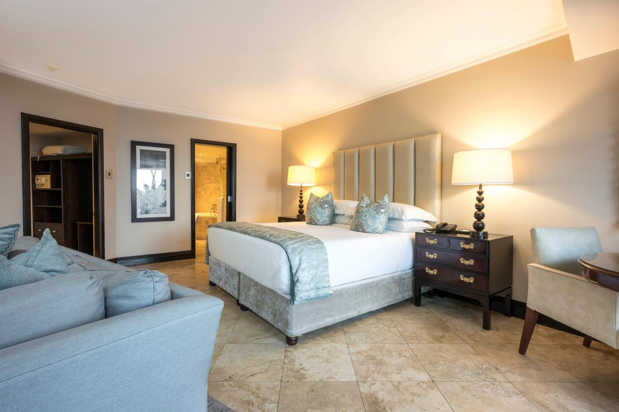 Beverly Hills Дурбан Экстерьер фото A bedroom at the Cape Grace