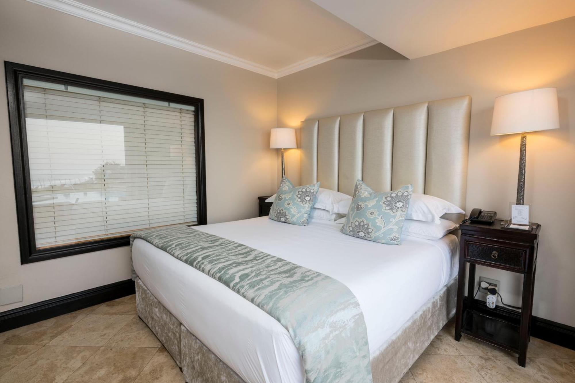 Beverly Hills Дурбан Экстерьер фото A bedroom at the Taj Mahal Palace