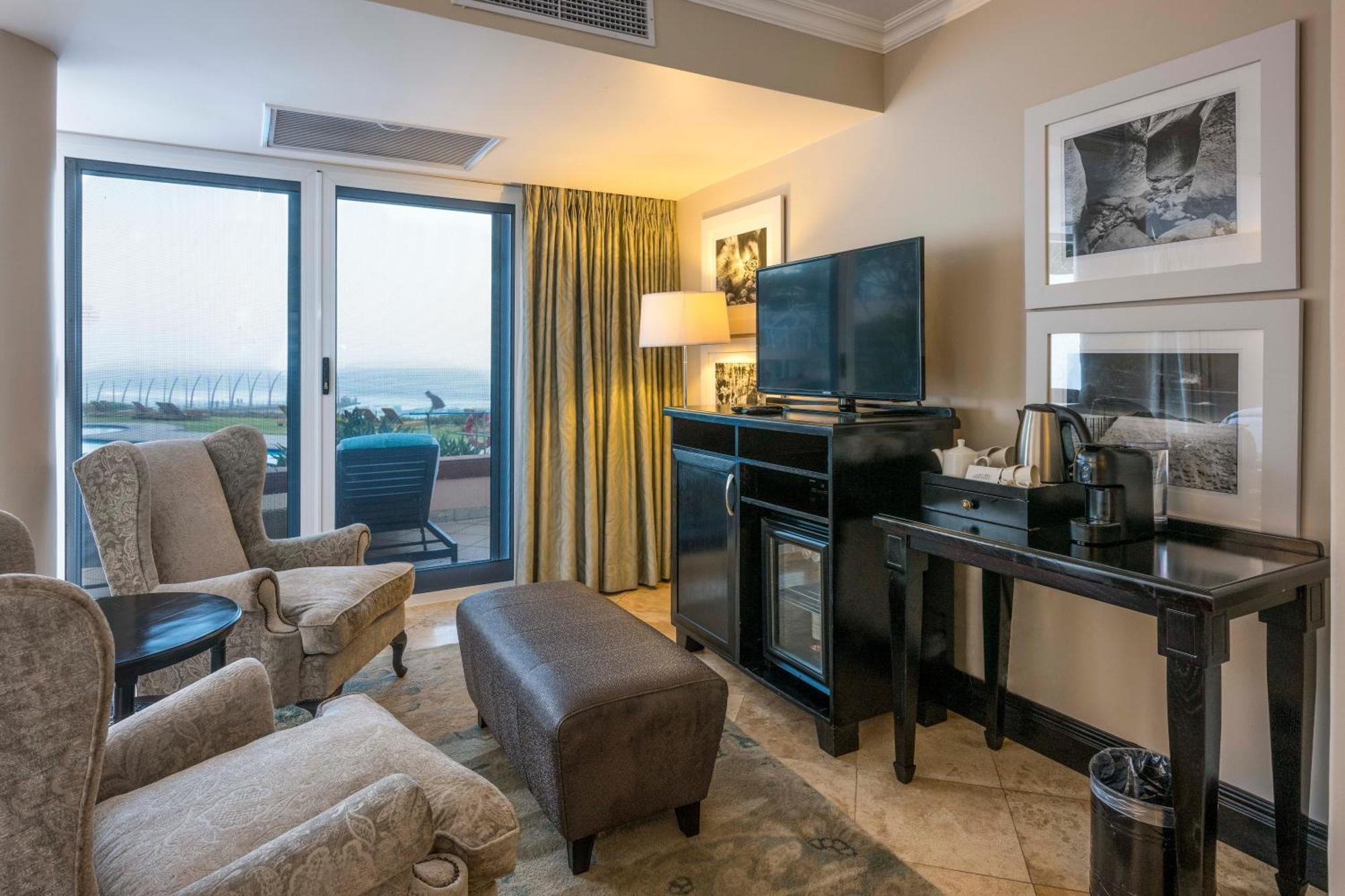 Beverly Hills Дурбан Экстерьер фото A suite at the InterContinental