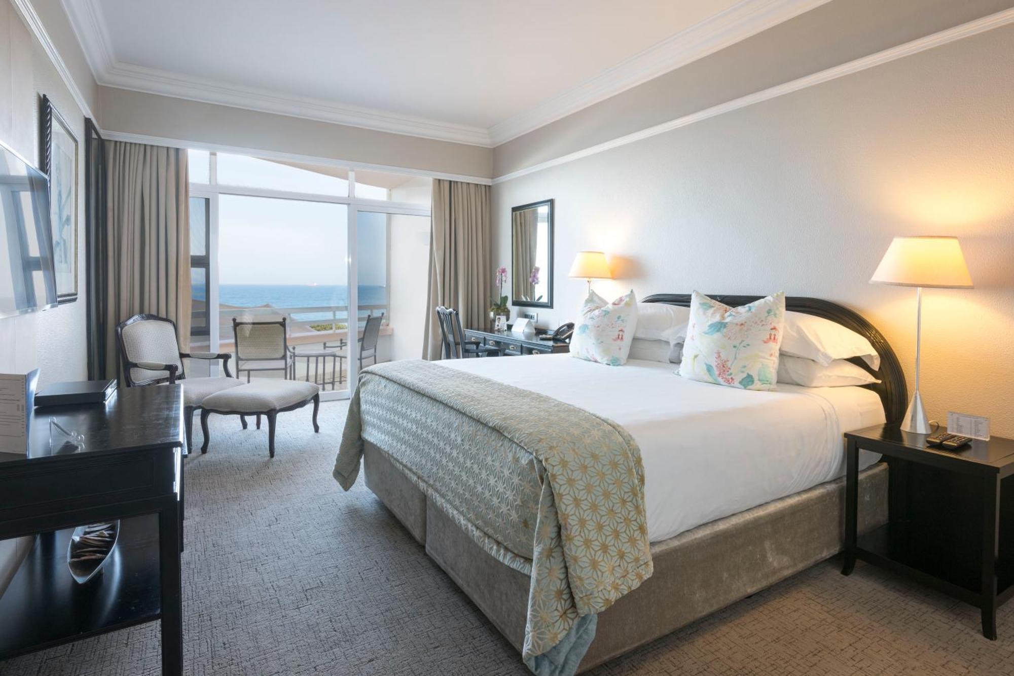 Beverly Hills Дурбан Экстерьер фото A room at the Cape Town Protea Hotel