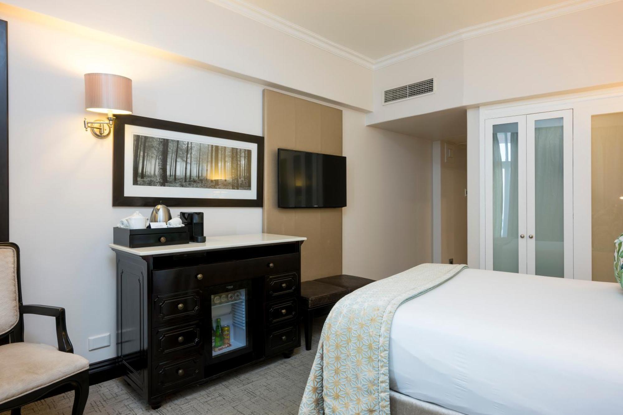 Beverly Hills Дурбан Экстерьер фото A room at the hotel