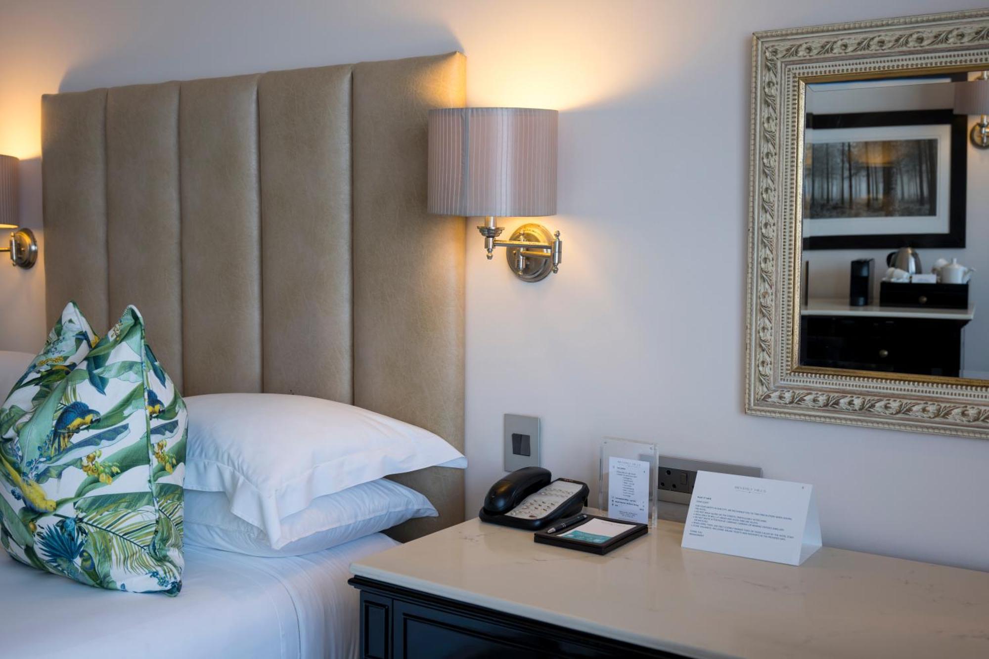 Beverly Hills Дурбан Экстерьер фото A room at the hotel