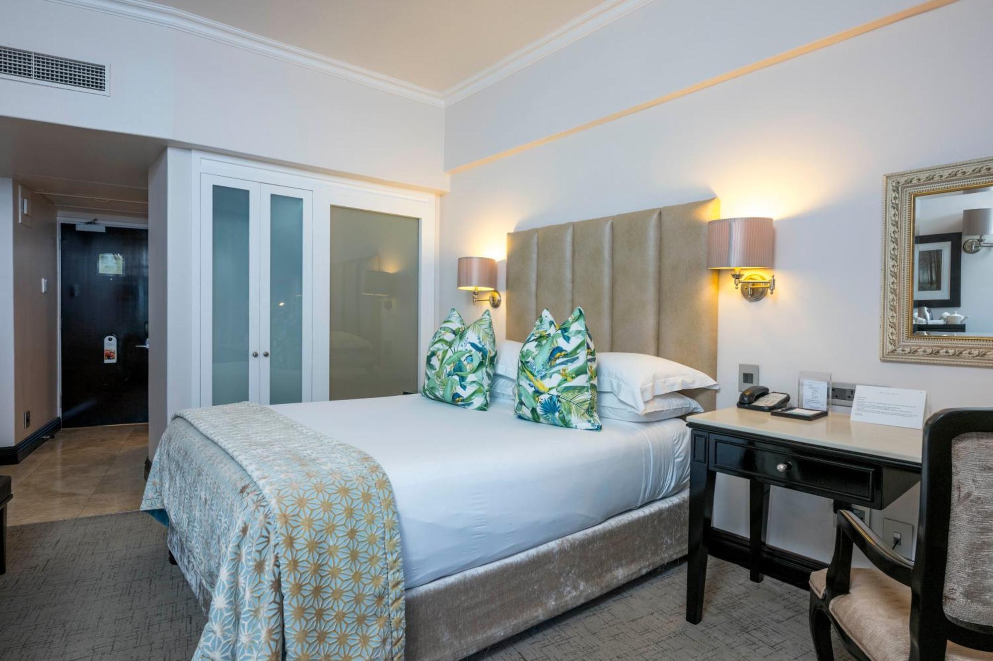 Beverly Hills Дурбан Экстерьер фото A bedroom at the hotel