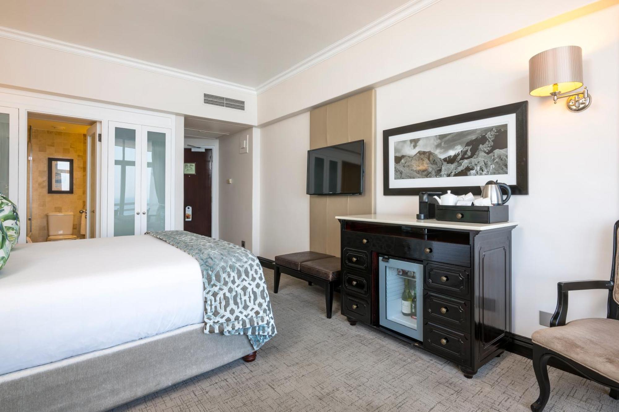 Beverly Hills Дурбан Экстерьер фото A room at the Hilton London Paddington
