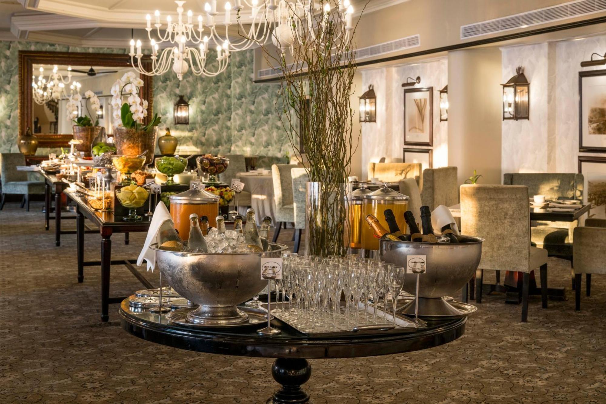 Beverly Hills Дурбан Экстерьер фото The interior of the restaurant
